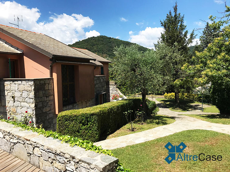 Camogli villetta con giardino e box auto