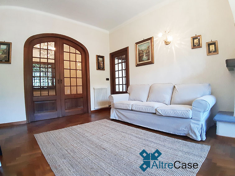 Appartamento in villino con terrazzo