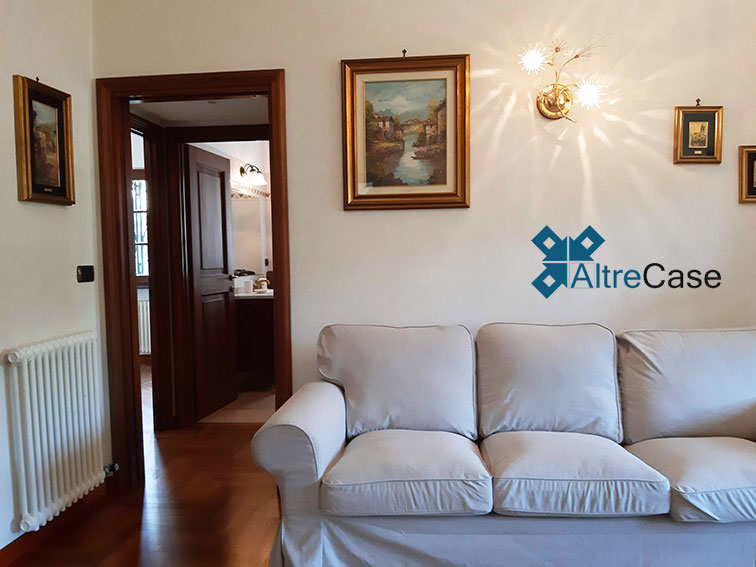Appartamento in villino con terrazzo
