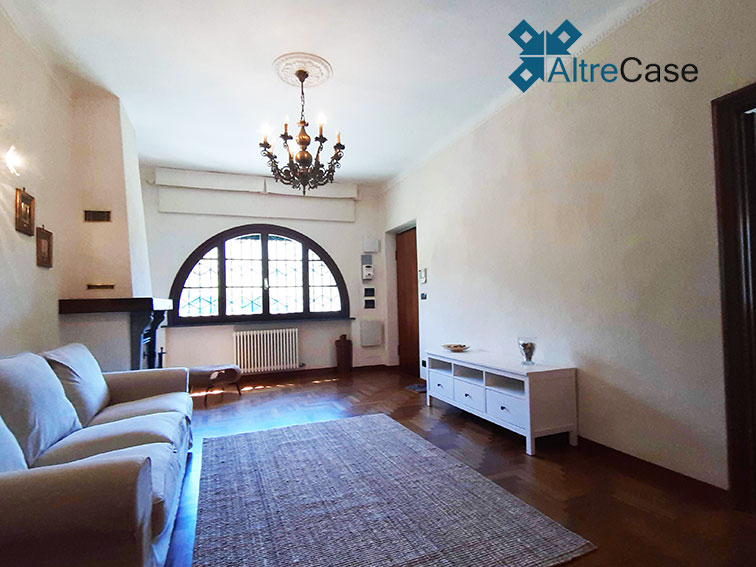 Appartamento in villino con terrazzo