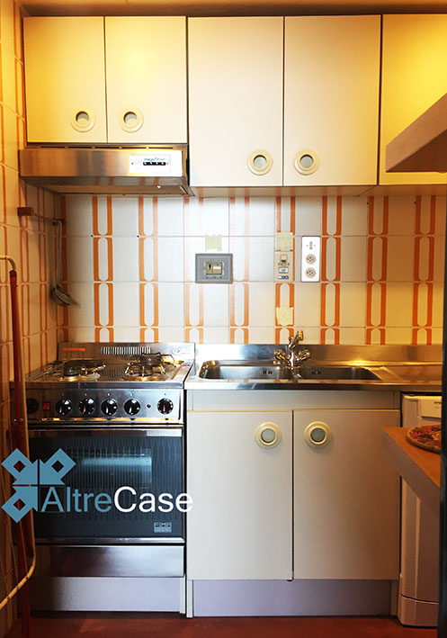 Piccola metratura con terrazzo frontemare e posto auto