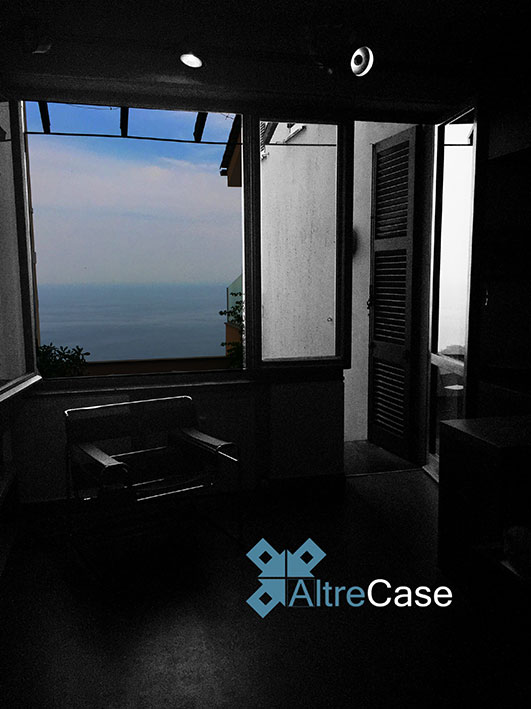 Piccola metratura con terrazzo frontemare e posto auto